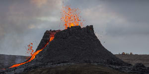 Icelandic volcano could continue to erupt for years,experts say