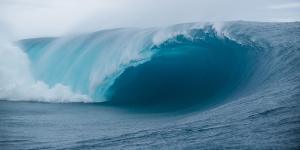 Eye of the storm:An empty wave powers through at Teahupo’o.