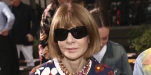 Anna Wintour is known for not carrying a handbag.