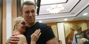 Late Russian opposition leader Alexei Navalny embraces his wife Yulia in 2013.