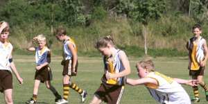 Growing up playing junior football in Queensland with the Aspley Hornets,Harris was the only girl playing in a boys’ league. While many opponents wouldn’t go near her,“some just wanted to smash me more,” she says,“which I preferred.” 