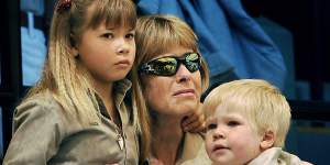 Terri Irwin with daughter Bindi and son Bob attend the memorial service for her husband at Australia Zoo in 2006.