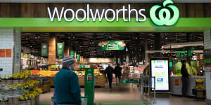 Woolworths,Coles,Aldi to roll out vaccine mandates for staff