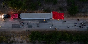 ‘Hot to touch’:Dozens of migrants found dead in semitrailer in Texas