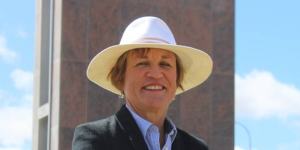Murray MP Helen Dalton,who owns more than $17 millon worth of water entitlements,wants to make it mandatory for NSW politicians to disclose their water interests.