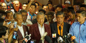 At a late-night conference,Mahathir told reporters it looked like Malaysia would have its first change in government in 61 years.