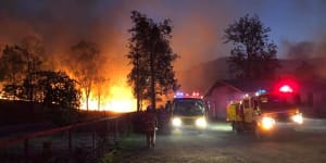 More urged to flee as Queensland fires spread