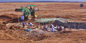 Participants excavating at the 2007'Cooper'dinosaur dig site.