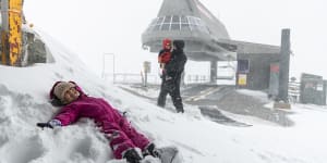 Flurry of excitement as massive snow dump rescues NSW ski season