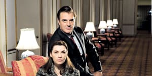 The Good Fight begins with Alicia Florrick (Julianna Margulies) standing by her man,a disgraced state attorney played by Chris Noth.