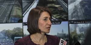 Premier Gladys Berejiklian has described Labor's plans to reintroduce a cashback on the M4 as a'con'. 