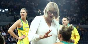 Lisa Alexander reads her Diamonds the riot act during the second Constellation Cup fixture in Auckland.