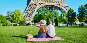 The art of picnicking in Paris.