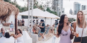 Push for more beach bars as more than 12,000 visit Gold Coast pop-up