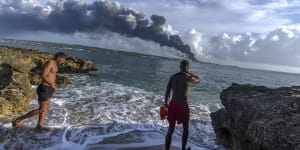 Fire rages at Cuba oil terminal,third tank collapses