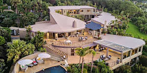 Waiheke Island’s luxurious Delamore Lodge was built in an adobe-style to complement its natural surroundings.