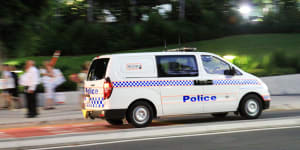 Man jumps from Gold Coast car park fleeing police