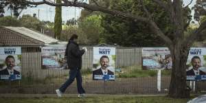 Labor and Liberal corflutes near Melton train station.