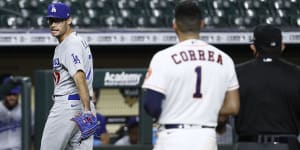 Dodgers,Astros empty benches after Kelly gets wild