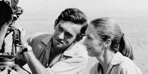 Jane Goodall with her first husband Hugo van Lawick,a camera and a friend in 1974.