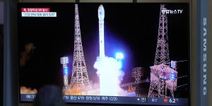 A TV screen in Seoul,South Korea,shows a report of the launch of North Korea’s spy satellite into orbit on Wednesday.