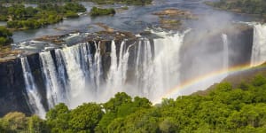 The Zambezi and the 1.7-kilometre-wide waterfall form a border between Zimbabwe and Zambia,often causing visitors to fret which side offers better viewing.