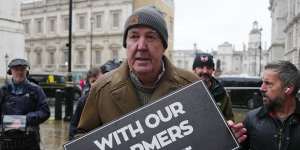 Gearhead,farmer,tax protester:Jeremy Clarkson takes to London streets