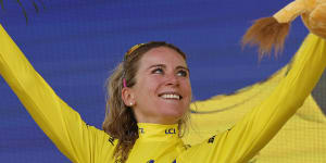 Van Vleuten wins Tour de France Femmes with triumph on final stage