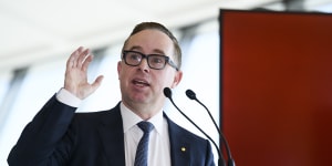 New York here we come. Qantas chief executive Alan Joyce resurrects plans for non-stop to NY and London. 