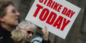 IR experts push for strikes,union role in multi-employer wage deals