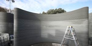 The 3D printer can create curved walls.