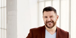 Manu Feildel:Why'in my professional life,I only work with women'