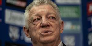 In one media conference,Phil Gould showed South Sydney how to handle a white-substance crisis