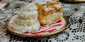 The “Polish vanilla slice” is a must. 