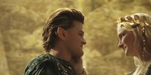 Elrond (Robert Aramayo) and Galadriel (Morfydd Clark) in The Rings of Power.