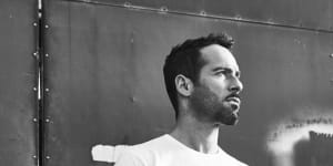 Alex Dimitriades:Style should be based on mood,not trends