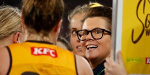 Hawthorn coach Bec Goddard addresses players at Marvel Stadium in round one last year.