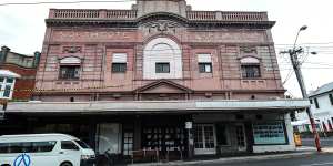 The original facade of the Northcote Theatre is notable as an early example of what became a typical frontage for cinemas.
