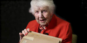 Marie Dyer,96,holds her photo album with the picture given to her by Susumu Ito,the Japanese pilot.