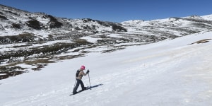 Snow halts plans in southern NSW,rain could fall on flooded towns