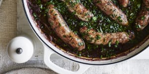 Sausages braised in red wine with herbs.