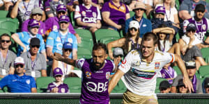 Castro too hot to handle as Glory beat Jets in sweltering conditions