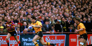 David Campese of the Wallabies makes a break during the Australia v New Zealand semi final match during the 1991 Rugby Union World Cup.