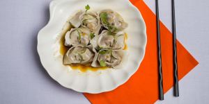 Steamed duck and pork dumplings with special Shanghainese sauce.