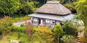 Japan’s abandoned old homes seem like a bargain,but bringing them back to life is costly.