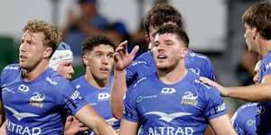 Carlo Tizzano (centre) scored his 11th try of the season as the Western Force beat the Highlanders.