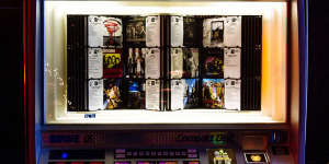 Heartbreaker's jukebox is loaded with classic rock hits from 1968-1980.