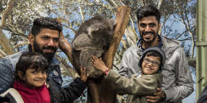 Featherdale Wildlife Park in western Sydney receives about 12,500 Indian visitors a year,including a significant number of students and tourists visiting friends and relatives.