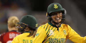 South Africa upset England for shock T20 World Cup win