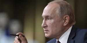 Kremlin boosting Trump,say US intelligence figures